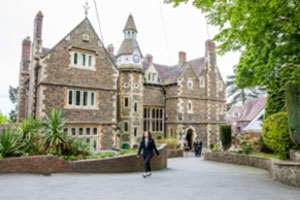 Abbey College, Малверн-Уэллс, Центральная Англия