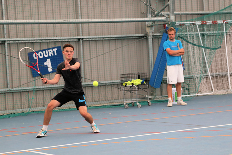 Общий английский + Теннис – General English + Tennis в школе ELC Eastbourne