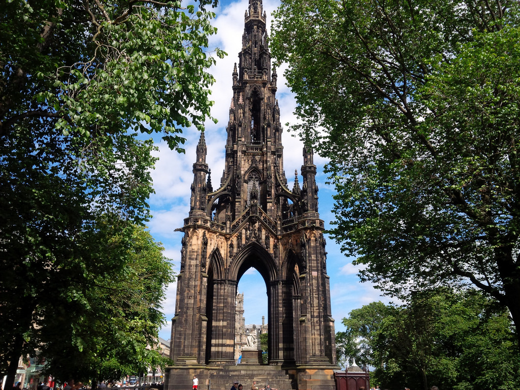 монумент сэра Вальтера Скотта Шотландия Эдинбург